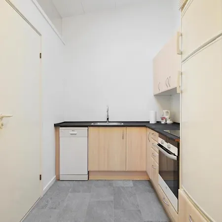 Charming - Luxurious 1 Bedroom In The Heart Of Apartment *