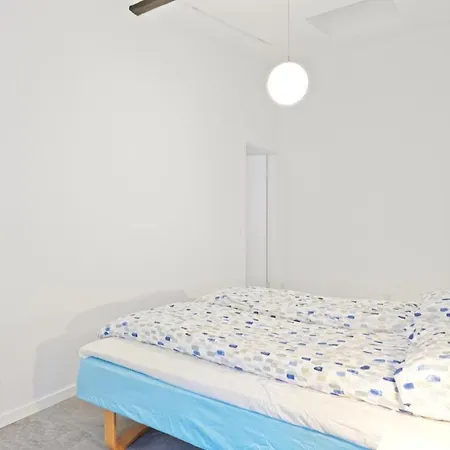 Charming - Luxurious 1 Bedroom In The Heart Of