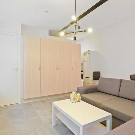 Apartment Charming - Luxurious 1 Bedroom In The Heart Of *