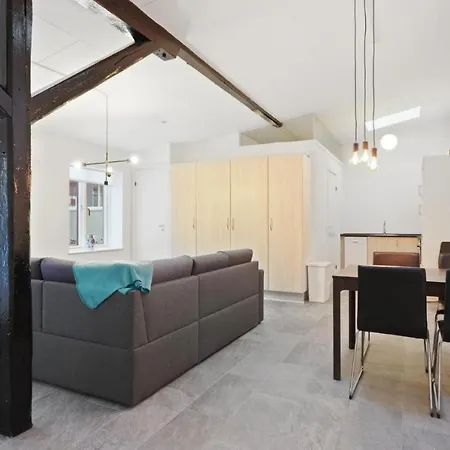 Charming - Luxurious 1 Bedroom In The Heart Of Apartment *
