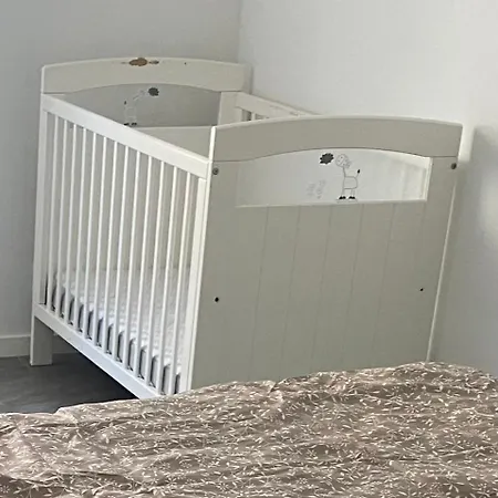 Charming - Luxurious 1 Bedroom In The Heart Of Apartment *