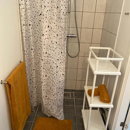 Charming - Luxurious 1 Bedroom In The Heart Of Apartment