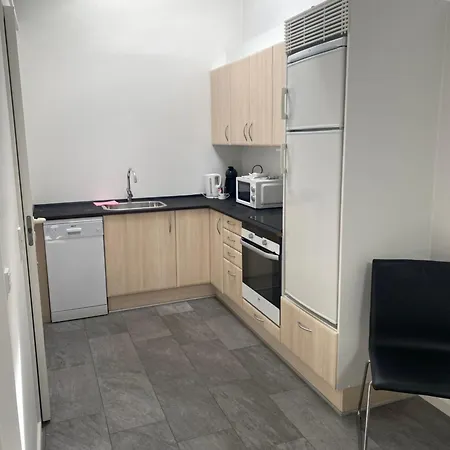 Charming - Luxurious 1 Bedroom In The Heart Of Apartamento